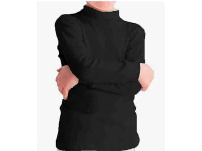 Camiseta de medio cuello y manga larga color negro