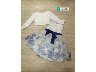 La espalda del vestido viene con cierre de cremallera y lazo