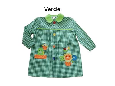 Bata de cuadros en color verde con dibujo de animales