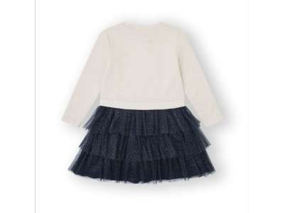 La espalda del vestido es lisa