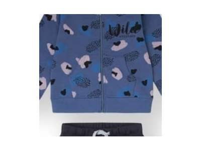 Chaqueta abierta con gorro y estampado animal print en tono azul y pantalón azul marino a juego