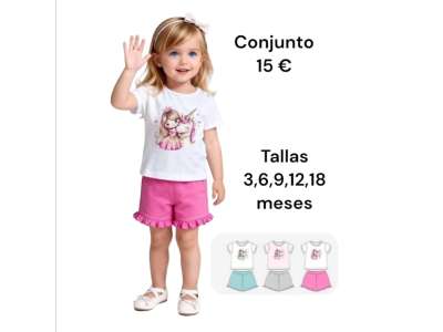 Una niña viste el conjunto de camiseta de manga corta con unicornio y pantalón corto a juego