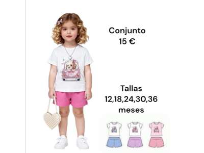 Una niña viste el conjunto de camiseta de manga corta con dibujo de perrito y pantalón corto a juego