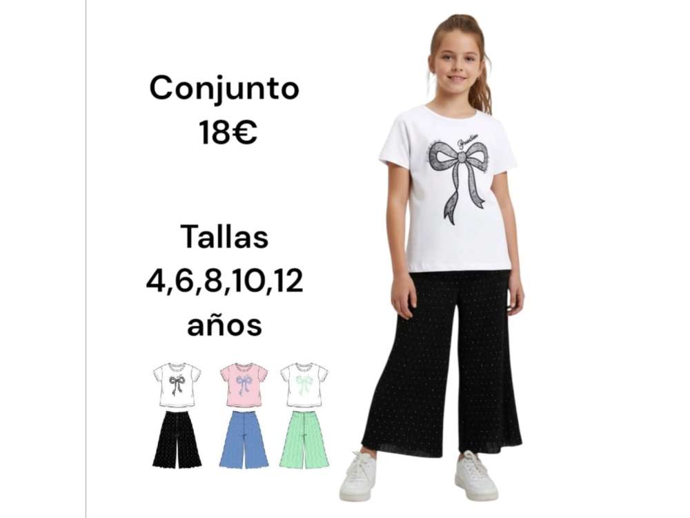 Una niña nos enseña el conjunto de camiseta blanca y pantalón de pata ancha a juego