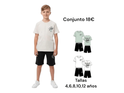 Un niño viste el conjunto en tono crudo con estampado de moto en la espalda y pantalón corto a juego