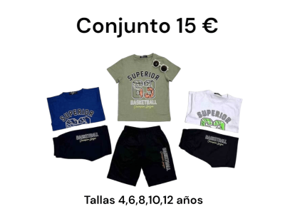 Conjunto de camiseta de manga corta con dibujo de letras y números. Pantalón corto a juego